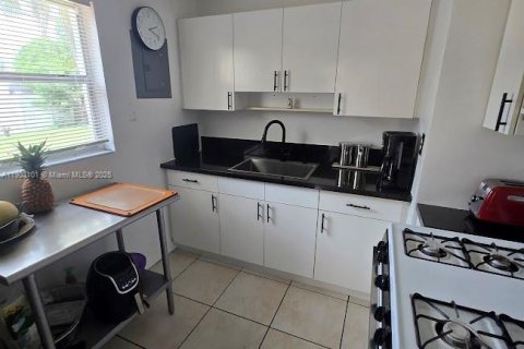 Villa ou maison à vendre à West Park, Floride: 3 chambres, 78.04 m2 № 1954356 - photo 14