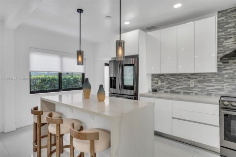 Купить коммерческую недвижимость в Майами, Флорида 157.93м2, № 1947134 - фото 23