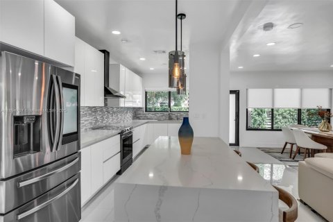 Купить коммерческую недвижимость в Майами, Флорида 157.93м2, № 1947134 - фото 24