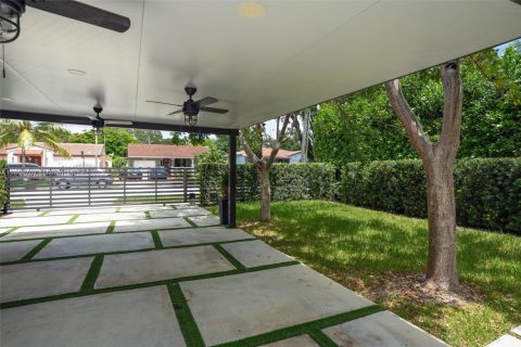 Купить коммерческую недвижимость в Майами, Флорида 157.93м2, № 1947134 - фото 10