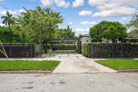 Купить коммерческую недвижимость в Майами, Флорида 157.93м2, № 1947134 - фото 3