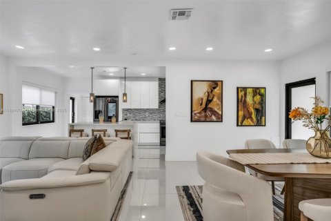 Купить коммерческую недвижимость в Майами, Флорида 157.93м2, № 1947134 - фото 21