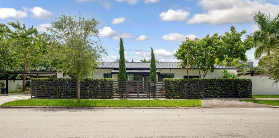 Коммерческая недвижимость в Майами, Флорида 157.93м2 № 1947134