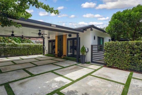 Купить коммерческую недвижимость в Майами, Флорида 157.93м2, № 1947134 - фото 6