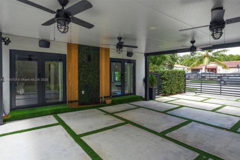 Купить коммерческую недвижимость в Майами, Флорида 157.93м2, № 1947134 - фото 9