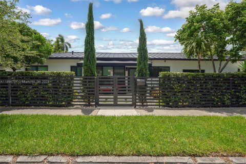 Купить коммерческую недвижимость в Майами, Флорида 157.93м2, № 1947134 - фото 5