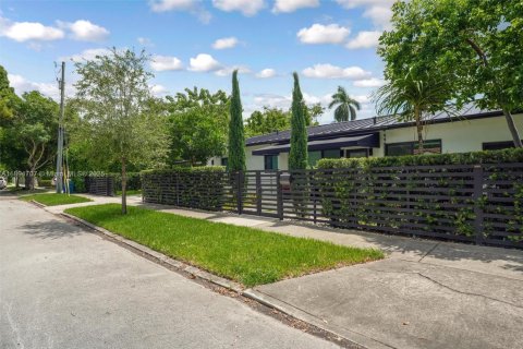 Купить коммерческую недвижимость в Майами, Флорида 157.93м2, № 1947134 - фото 4