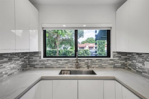 Купить коммерческую недвижимость в Майами, Флорида 157.93м2, № 1947134 - фото 27