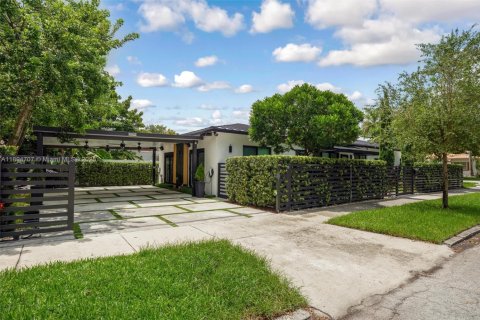 Купить коммерческую недвижимость в Майами, Флорида 157.93м2, № 1947134 - фото 2