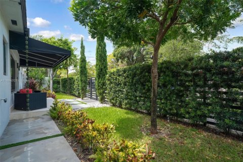 Купить коммерческую недвижимость в Майами, Флорида 157.93м2, № 1947134 - фото 12