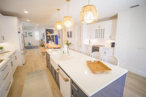 House in Bradenton Beach, Florida 8 bedrooms, 358.51 sq.m. № 1785299 - photo 10