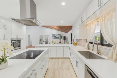 Villa ou maison à vendre à Davie, Floride: 6 chambres, 507.9 m2 № 2017157 - photo 5