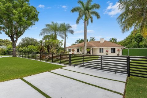 Villa ou maison à Davie, Floride 6 chambres, 507.9 m2 № 2017157