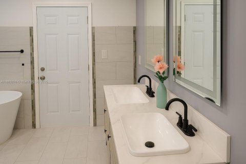 Villa ou maison à vendre à Davie, Floride: 6 chambres, 507.9 m2 № 2017157 - photo 22