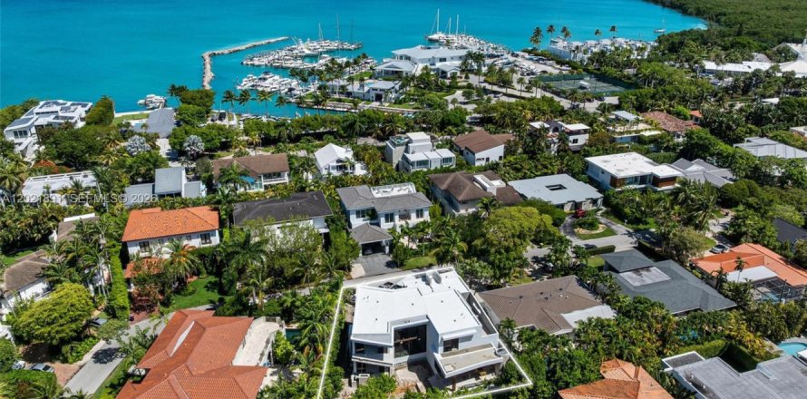 Casa en Key Biscayne, Florida 6 dormitorios, 389.26 m2 № 2256961