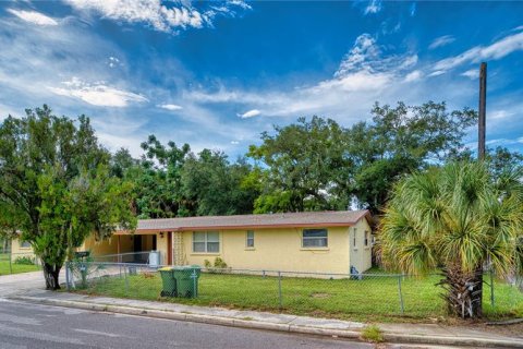 Immobilier commercial à vendre à Sarasota, Floride: 5 chambres, 150.97 m2 № 1618096 - photo 2