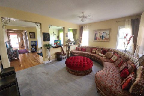 House in Brooksville, Florida 2 bedrooms, 176.79 sq.m. № 2142055 - photo 25