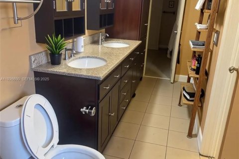 Снять в аренду таунхаус в Майами, Флорида 3 спальни, 196.95м2, № 1986506 - фото 6