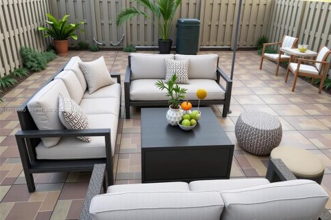 Снять в аренду таунхаус в Майами, Флорида 3 спальни, 196.95м2, № 1986506 - фото 9