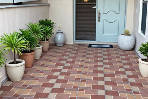 Снять в аренду таунхаус в Майами, Флорида 3 спальни, 196.95м2, № 1986506 - фото 10