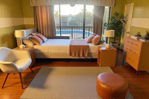 Снять в аренду таунхаус в Майами, Флорида 3 спальни, 196.95м2, № 1986506 - фото 2