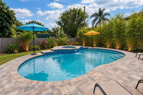 House in Orlando, Florida 4 bedrooms, 180.51 sq.m. № 2396112 - photo 21