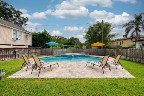 House in Orlando, Florida 4 bedrooms, 180.51 sq.m. № 2396112 - photo 20