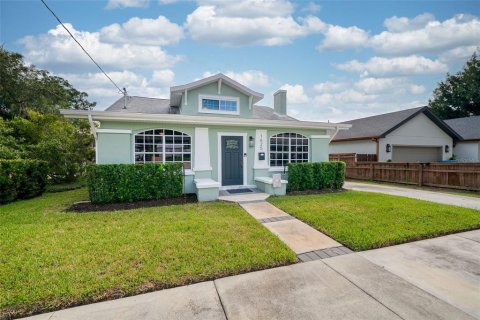 House in Orlando, Florida 4 bedrooms, 180.51 sq.m. № 2396112