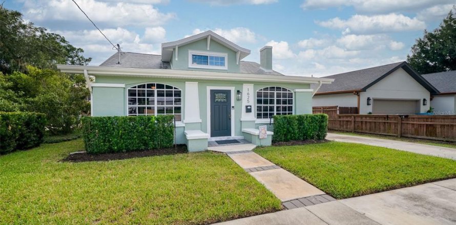 House in Orlando, Florida 4 bedrooms, 180.51 sq.m. № 2396112