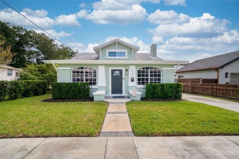House in Orlando, Florida 4 bedrooms, 180.51 sq.m. № 2396112 - photo 29