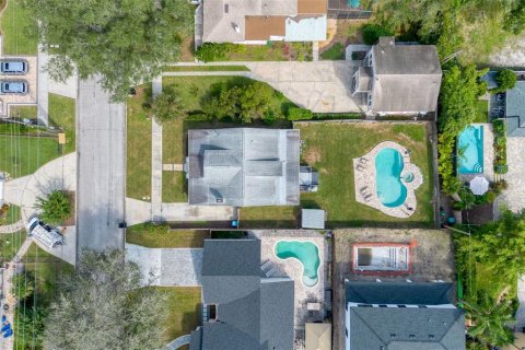 House in Orlando, Florida 4 bedrooms, 180.51 sq.m. № 2396112 - photo 28