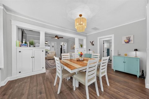 House in Orlando, Florida 4 bedrooms, 180.51 sq.m. № 2396112 - photo 4