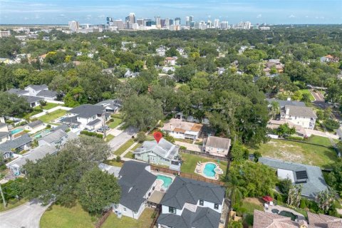 House in Orlando, Florida 4 bedrooms, 180.51 sq.m. № 2396112 - photo 24