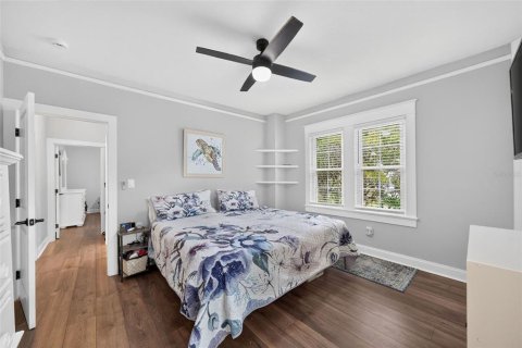 House in Orlando, Florida 4 bedrooms, 180.51 sq.m. № 2396112 - photo 10