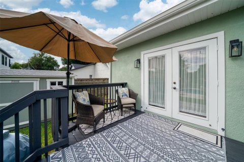 House in Orlando, Florida 4 bedrooms, 180.51 sq.m. № 2396112 - photo 23