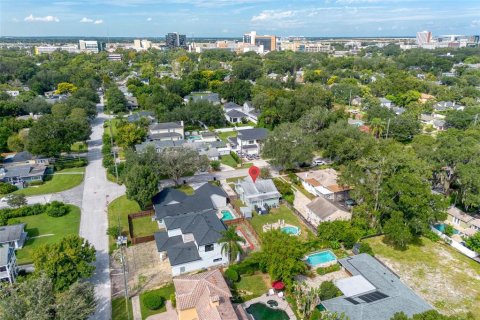House in Orlando, Florida 4 bedrooms, 180.51 sq.m. № 2396112 - photo 25