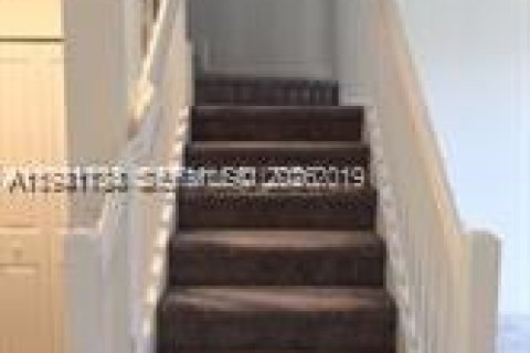 Townhouse in Miami, Florida 3 bedrooms, 154.4 sq.m. № 1998948 - photo 4