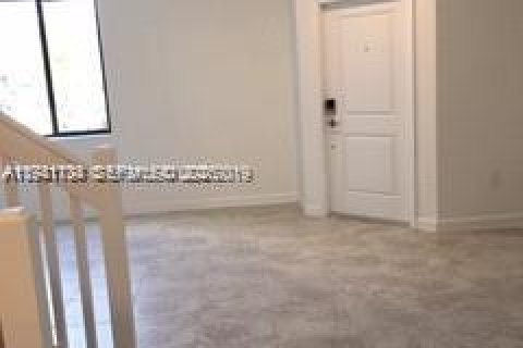 Townhouse in Miami, Florida 3 bedrooms, 154.4 sq.m. № 1998948 - photo 13