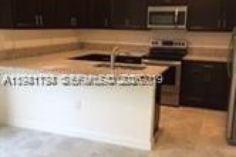 Townhouse in Miami, Florida 3 bedrooms, 154.4 sq.m. № 1998948 - photo 7