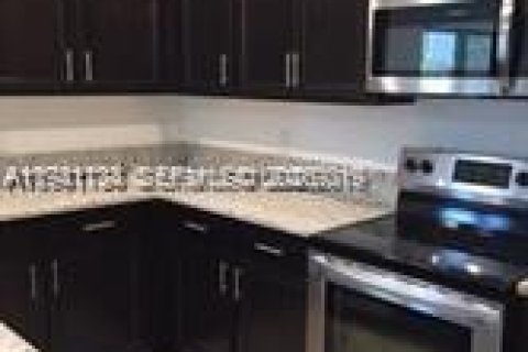 Townhouse in Miami, Florida 3 bedrooms, 154.4 sq.m. № 1998948 - photo 3