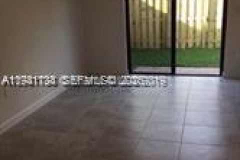 Townhouse in Miami, Florida 3 bedrooms, 154.4 sq.m. № 1998948 - photo 8