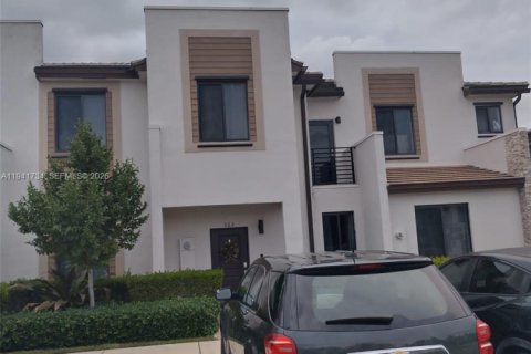 Townhouse in Miami, Florida 3 bedrooms, 154.4 sq.m. № 1998948 - photo 2