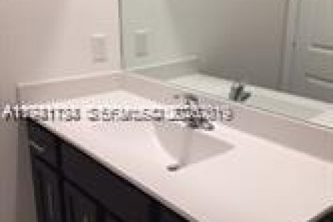 Townhouse in Miami, Florida 3 bedrooms, 154.4 sq.m. № 1998948 - photo 11