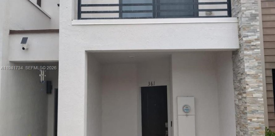 Townhouse in Miami, Florida 3 bedrooms, 154.4 sq.m. № 1998948