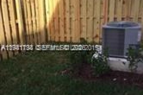 Townhouse in Miami, Florida 3 bedrooms, 154.4 sq.m. № 1998948 - photo 12