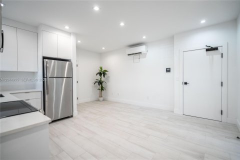 Propiedad comercial en venta en Miami Beach, Florida № 2179188 - foto 15