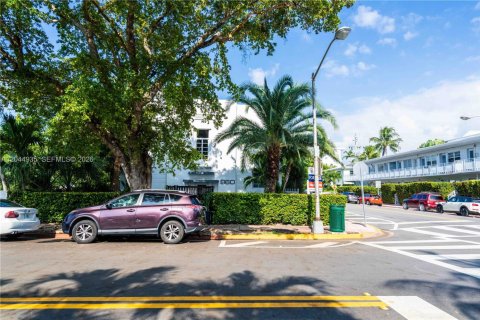 Propiedad comercial en venta en Miami Beach, Florida № 2179188 - foto 10