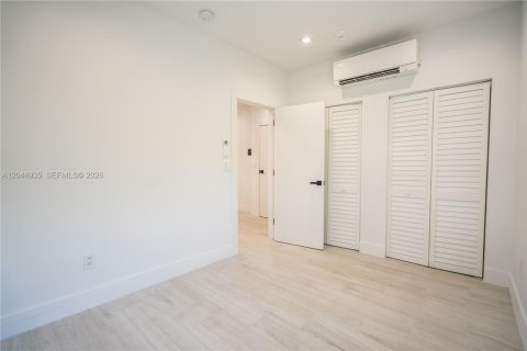 Propiedad comercial en venta en Miami Beach, Florida № 2179188 - foto 20