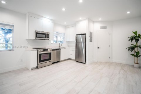Propiedad comercial en venta en Miami Beach, Florida № 2179188 - foto 14