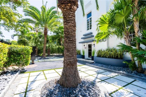 Propiedad comercial en venta en Miami Beach, Florida № 2179188 - foto 5